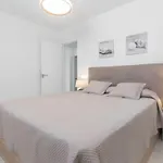 With Two Bedrooms * 阿德耶