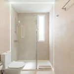 With Two Bedrooms 阿德耶