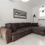 With Two Bedrooms 阿德耶