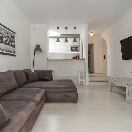 With Two Bedrooms * アデヘ