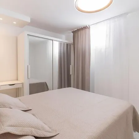 度假居 With Two Bedrooms *